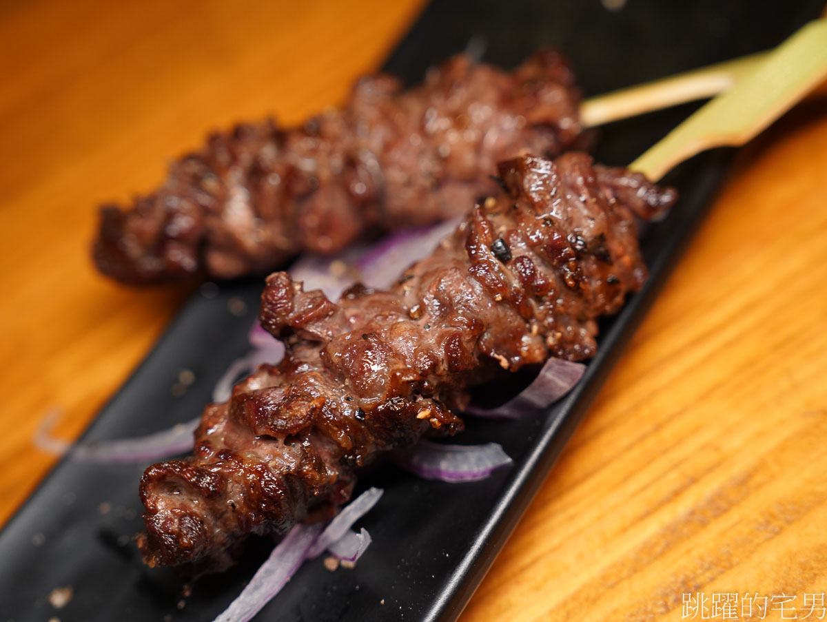[花蓮美食]福坊炭烤酌酒-必吃烤土雞翅、好吃牛肉串，花蓮居酒屋喝紅白酒這價格很可以