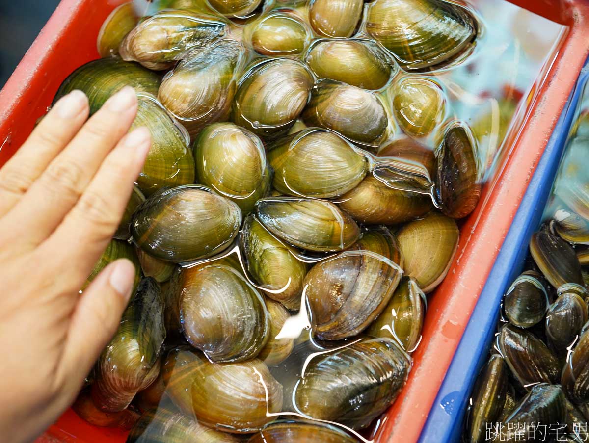 東大門夜市必吃美食「布洛灣美食風味」你沒看過的花蓮原住民野菜熱炒在這啦!