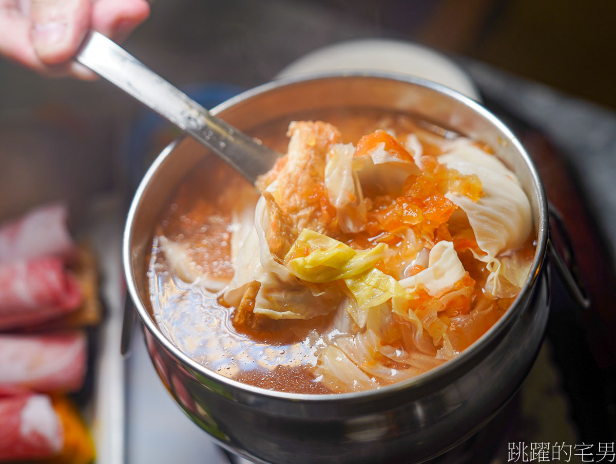 [花蓮美食]優俐咖啡館-開業20年好吃火鍋，必吃香濃牛奶鍋， 健康食材用料實在，吃完不口渴，番茄鍋、麻辣鍋不能錯過，花蓮火鍋