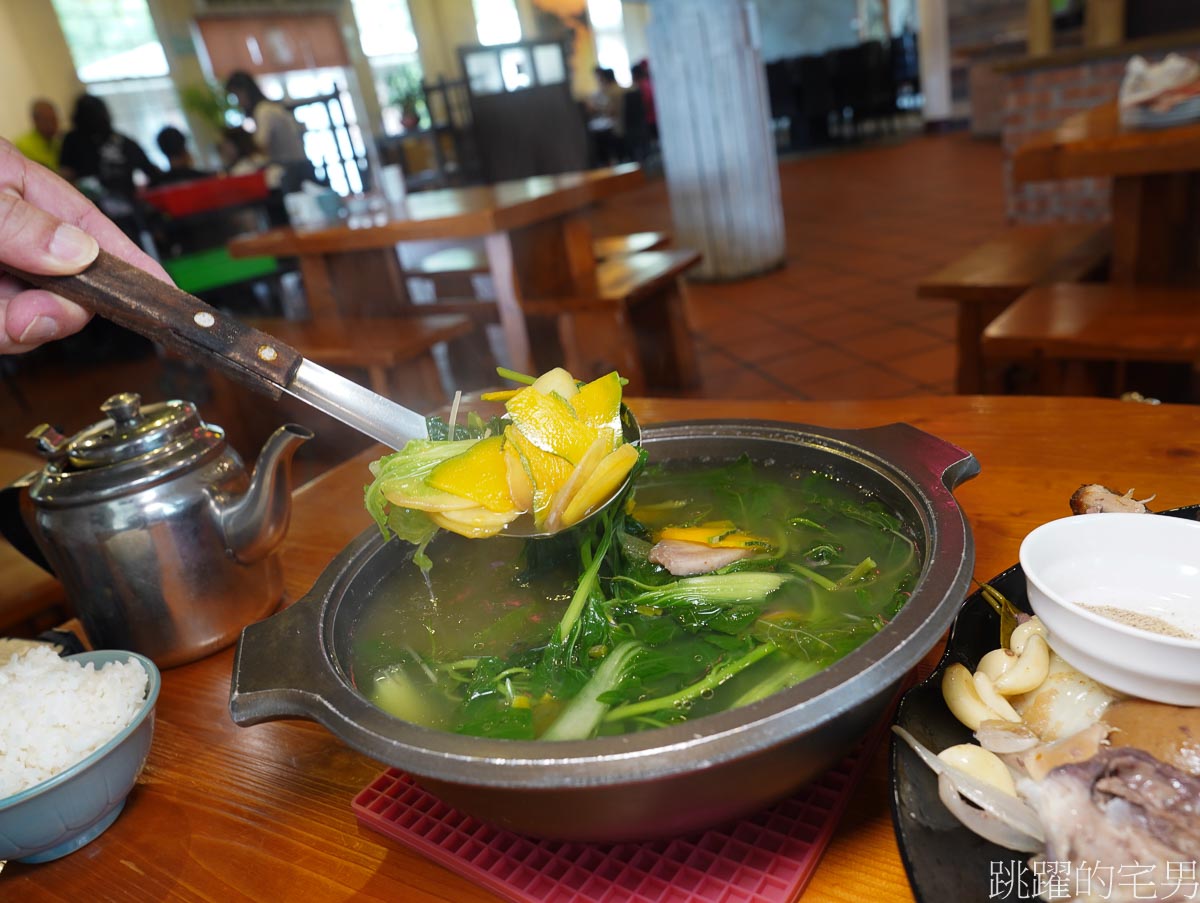 [鳳林美食]閩越食堂餐廳-滿滿香料滋味非常愛，吃到梅子雞都忘記，爆發魚吃法超酷，鳳林桶仔雞推薦，還有越式爆發魚，單人、合菜都有