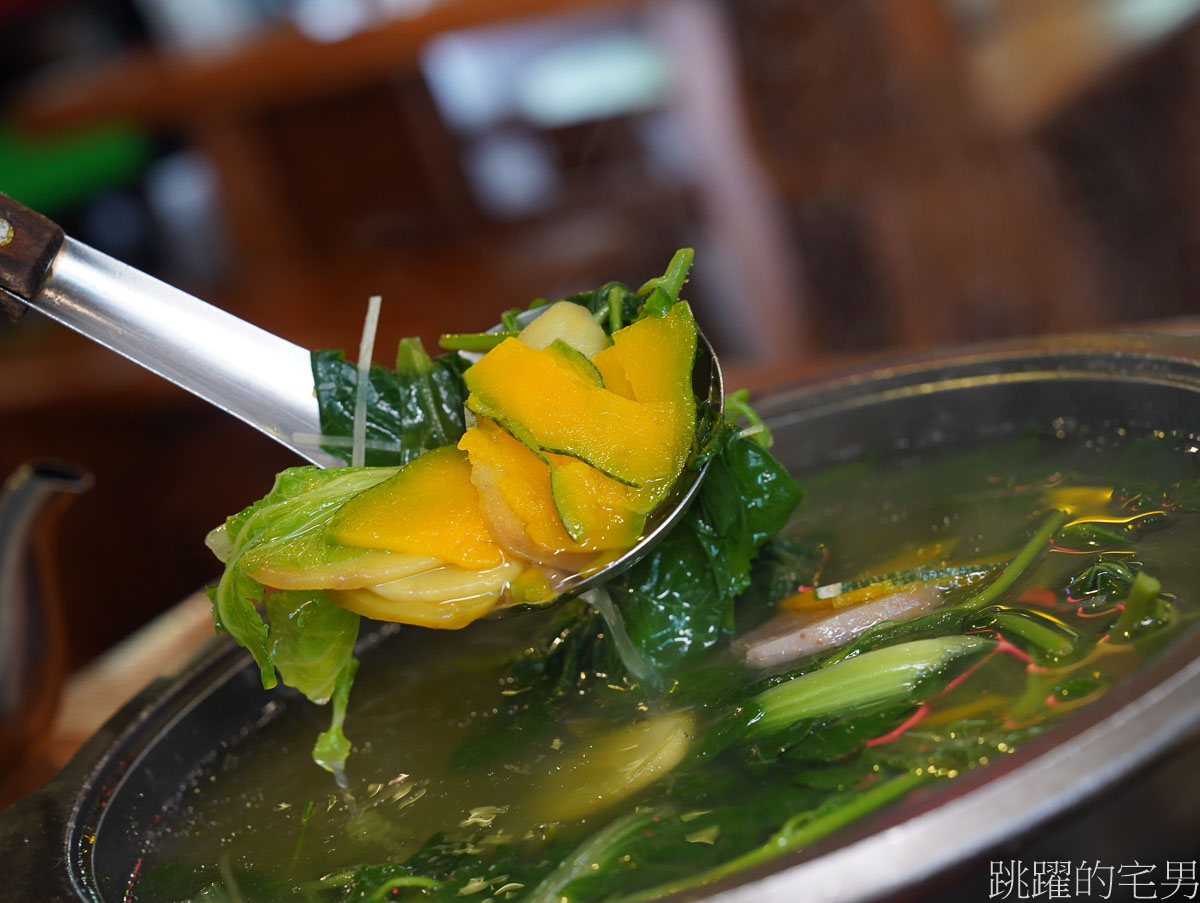 [鳳林美食]閩越食堂餐廳-滿滿香料滋味非常愛，吃到梅子雞都忘記，爆發魚吃法超酷，鳳林桶仔雞推薦，還有越式爆發魚，單人、合菜都有