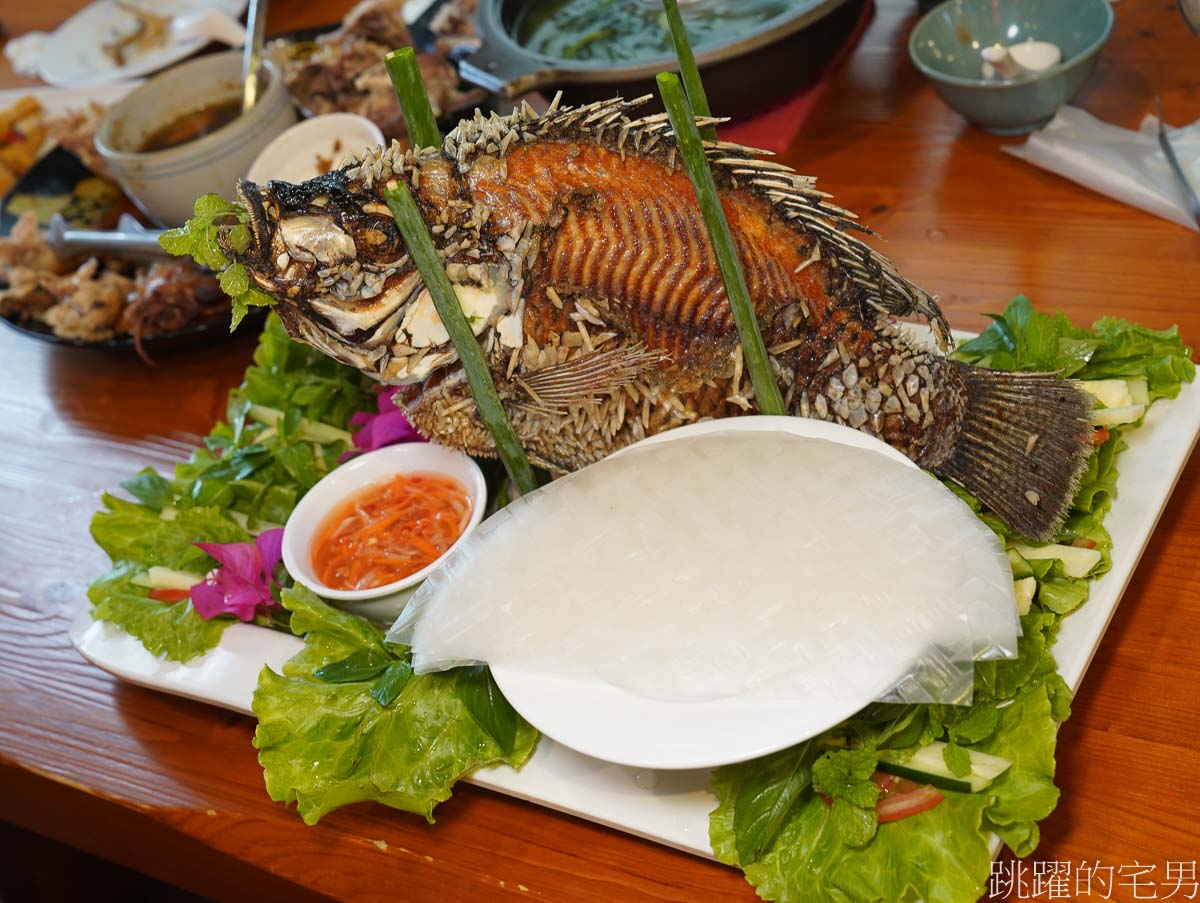 [鳳林美食]閩越食堂餐廳-滿滿香料滋味非常愛，吃到梅子雞都忘記，爆發魚吃法超酷，鳳林桶仔雞推薦，還有越式爆發魚，單人、合菜都有