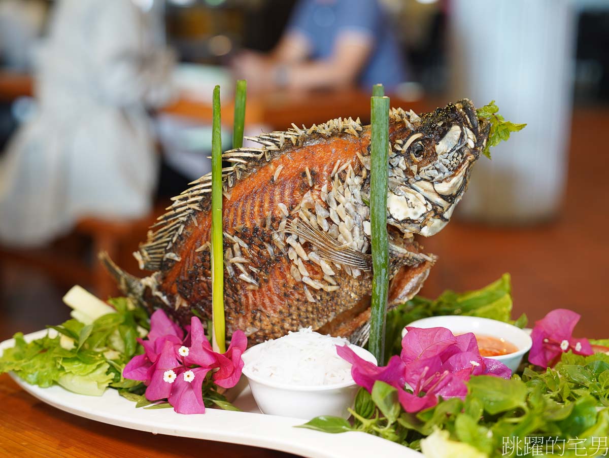 [鳳林美食]閩越食堂餐廳-滿滿香料滋味非常愛，吃到梅子雞都忘記，爆發魚吃法超酷，鳳林桶仔雞推薦，還有越式爆發魚，單人、合菜都有