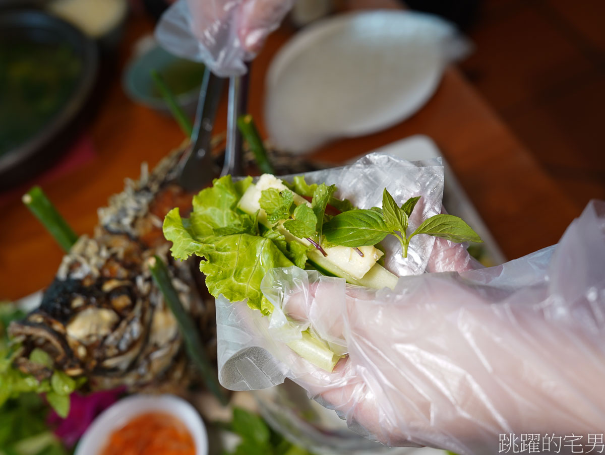 [鳳林美食]閩越食堂餐廳-滿滿香料滋味非常愛，吃到梅子雞都忘記，爆發魚吃法超酷，鳳林桶仔雞推薦，還有越式爆發魚，單人、合菜都有