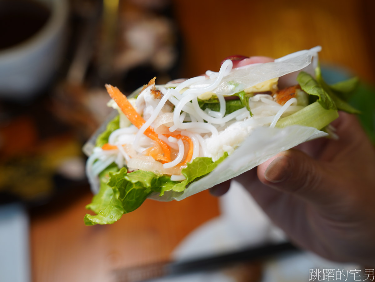 [鳳林美食]閩越食堂餐廳-滿滿香料滋味非常愛，吃到梅子雞都忘記，爆發魚吃法超酷，鳳林桶仔雞推薦，還有越式爆發魚，單人、合菜都有