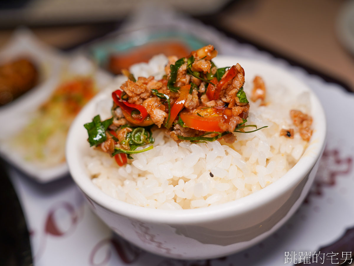 [吉安美食]泰宜味食館-個人簡餐居然有整隻檸檬魚也太爽! 炒河粉、打拋豬套餐必點，花蓮泰式料理