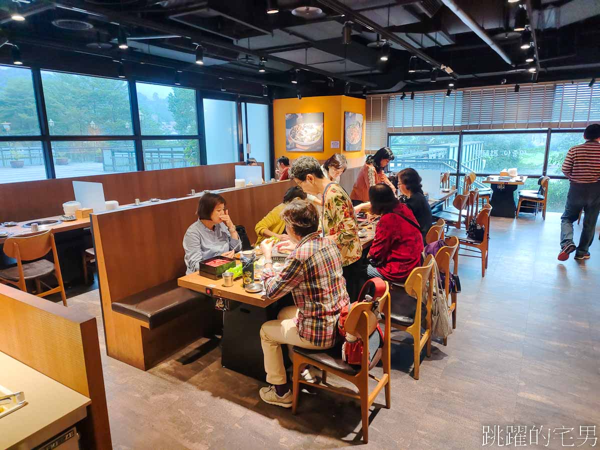 [捷運新店站美食]阿豬媽韓式烤肉吃到飽新店店-豬五花肉質好，配上好吃韓國泡菜真對味，還有長者優惠跟學生優惠，新店美食