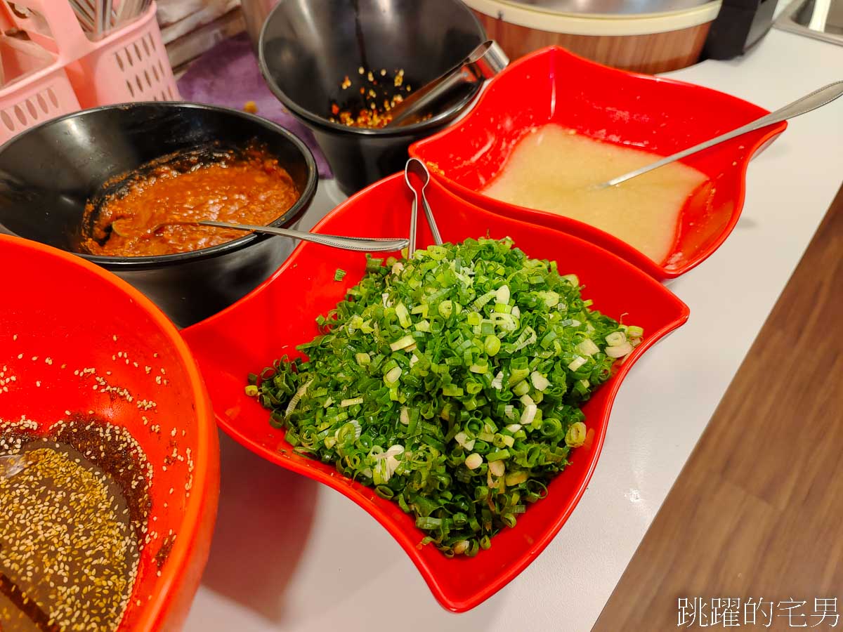 花蓮火鍋「呼呼鍋太昌店」大推這間花蓮平價火鍋，便宜份量多又好吃!  藥膳、南瓜鍋必點，飲料、冰淇淋、滷肉飯吃到飽