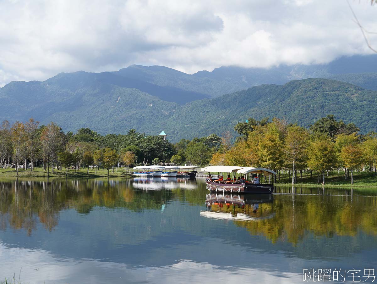 夢幻星巴克又一家「星巴克花蓮理想門市」，絕美湖景環繞著落羽松，期待四季不一樣的美