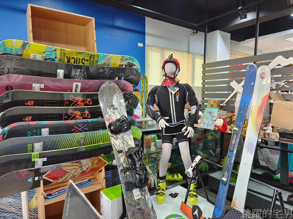 網站近期文章：新手請避坑，人生第一次滑雪，新手滑雪設備必買什麼? 「滑遍天下滑雪小舖」 個人經驗分享，台北滑雪設備購買