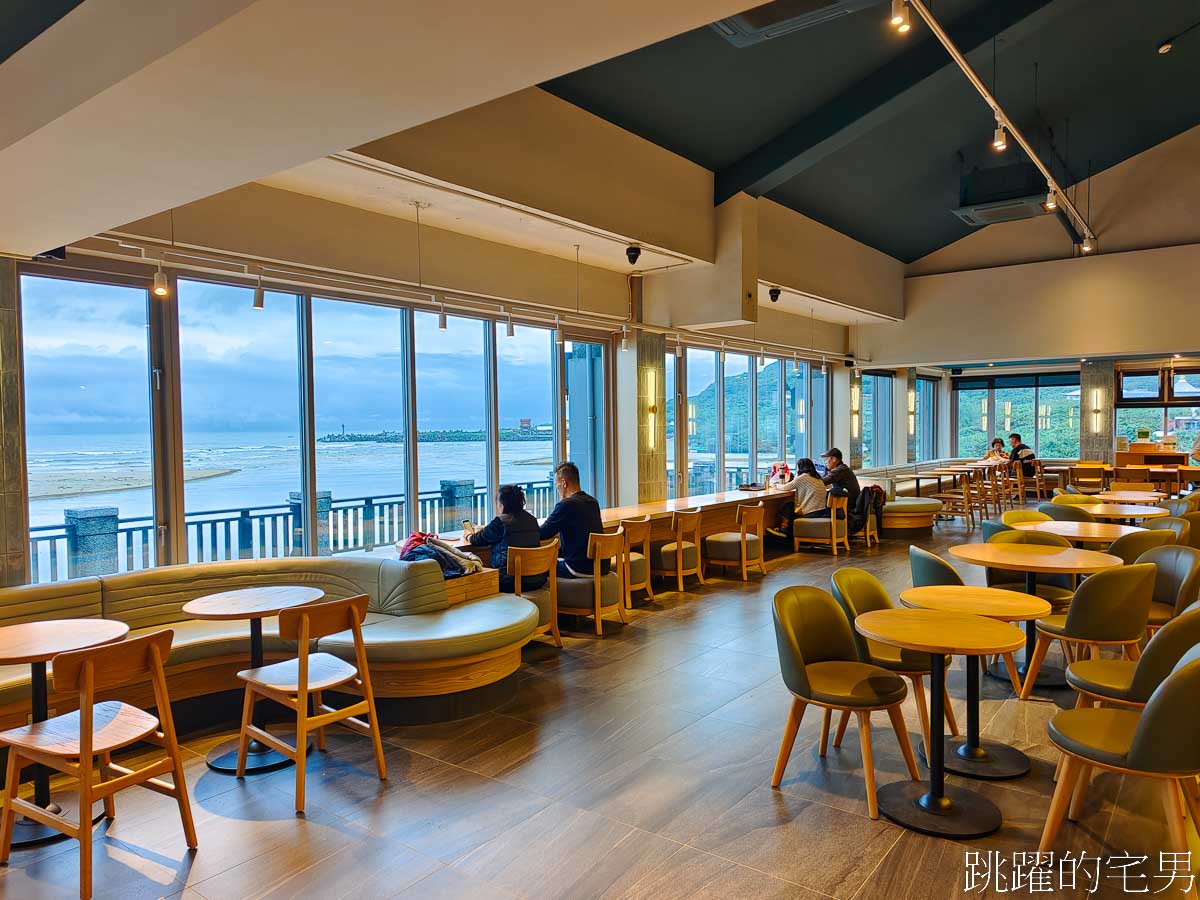 [福隆咖啡廳推薦]星巴克福隆觀海門市-這間沙灘星巴克來過了嗎?  夏天就是陽光、比基尼，絕美海景真療癒