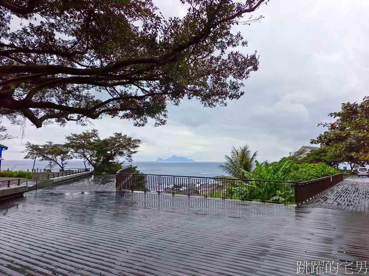 宜蘭頭城海景咖啡廳推薦「九號咖啡石城館」落地窗遠眺龜山島絕美海景，2樓假日須預約，提供九號咖啡石城館預約方式