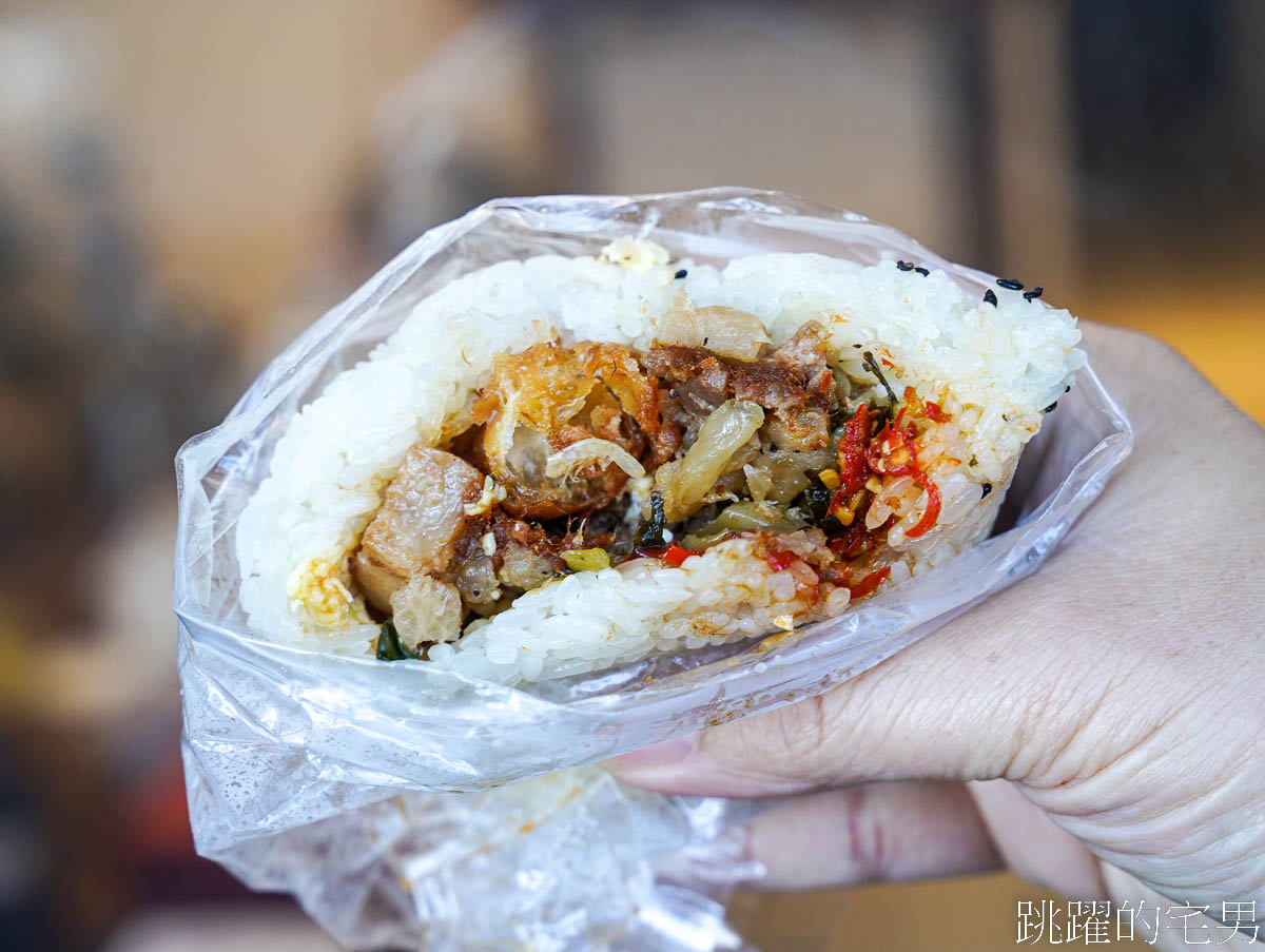 [花蓮早餐]九州日式飯糰-有得獎的花蓮飯糰，加辣更好吃，開到下午2點，中午也很多人買，還有白米飯糰、素食飯糰、五穀米飯糰