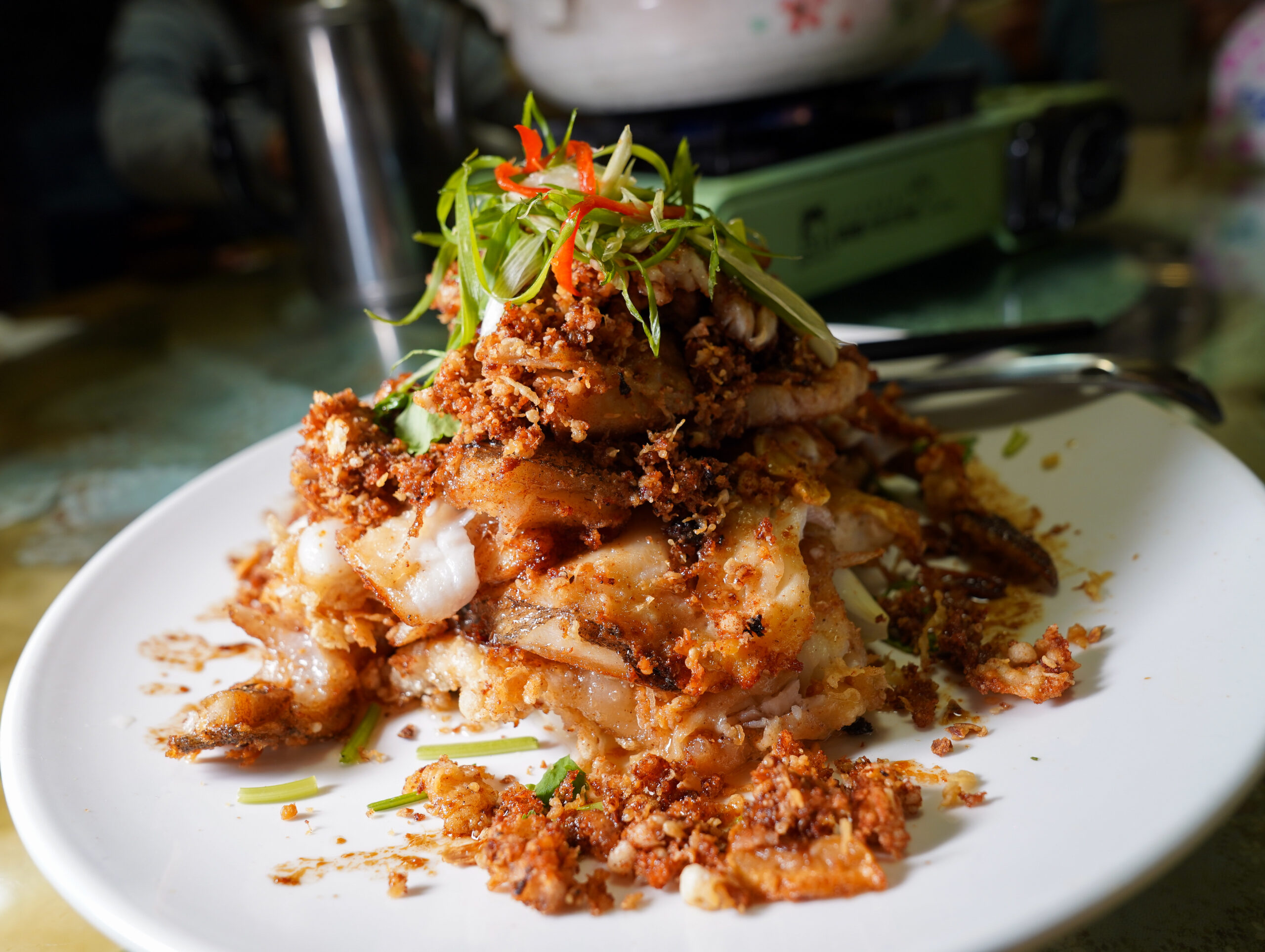 [花蓮美食]小毛牛肉麵-20年花蓮牛肉麵合菜也好吃，必點蒜酥鱈魚，鹹香滋味真是好