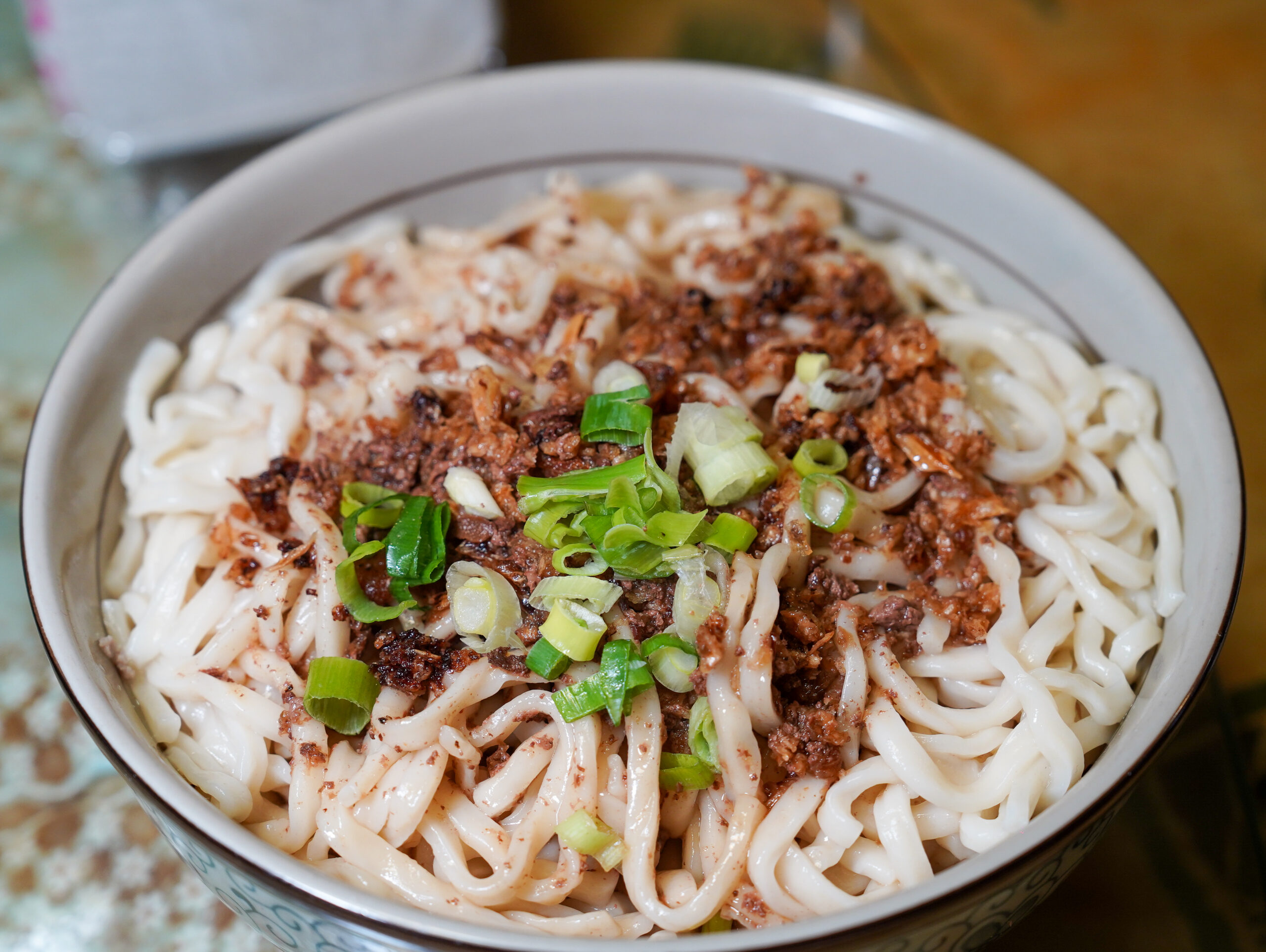 [花蓮美食]小毛牛肉麵-20年花蓮牛肉麵合菜也好吃，必點蒜酥鱈魚，鹹香滋味真是好