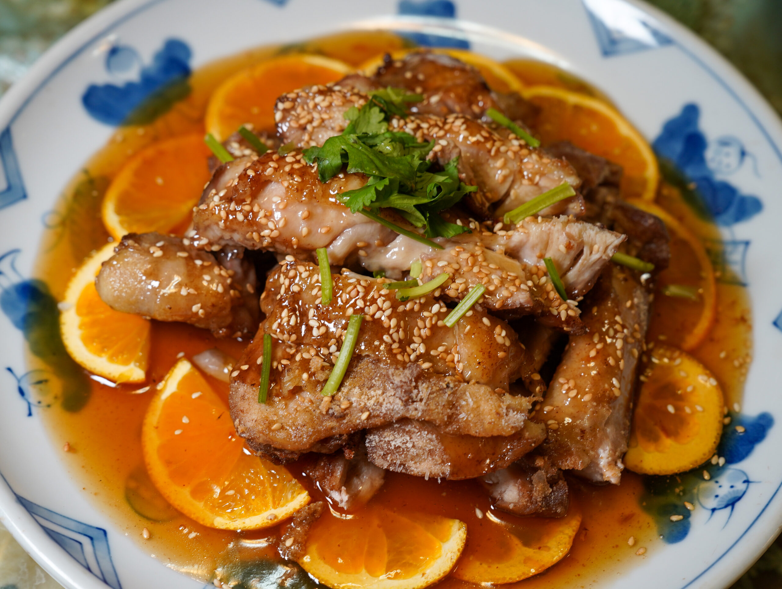 [花蓮美食]小毛牛肉麵-20年花蓮牛肉麵合菜也好吃，必點蒜酥鱈魚，鹹香滋味真是好