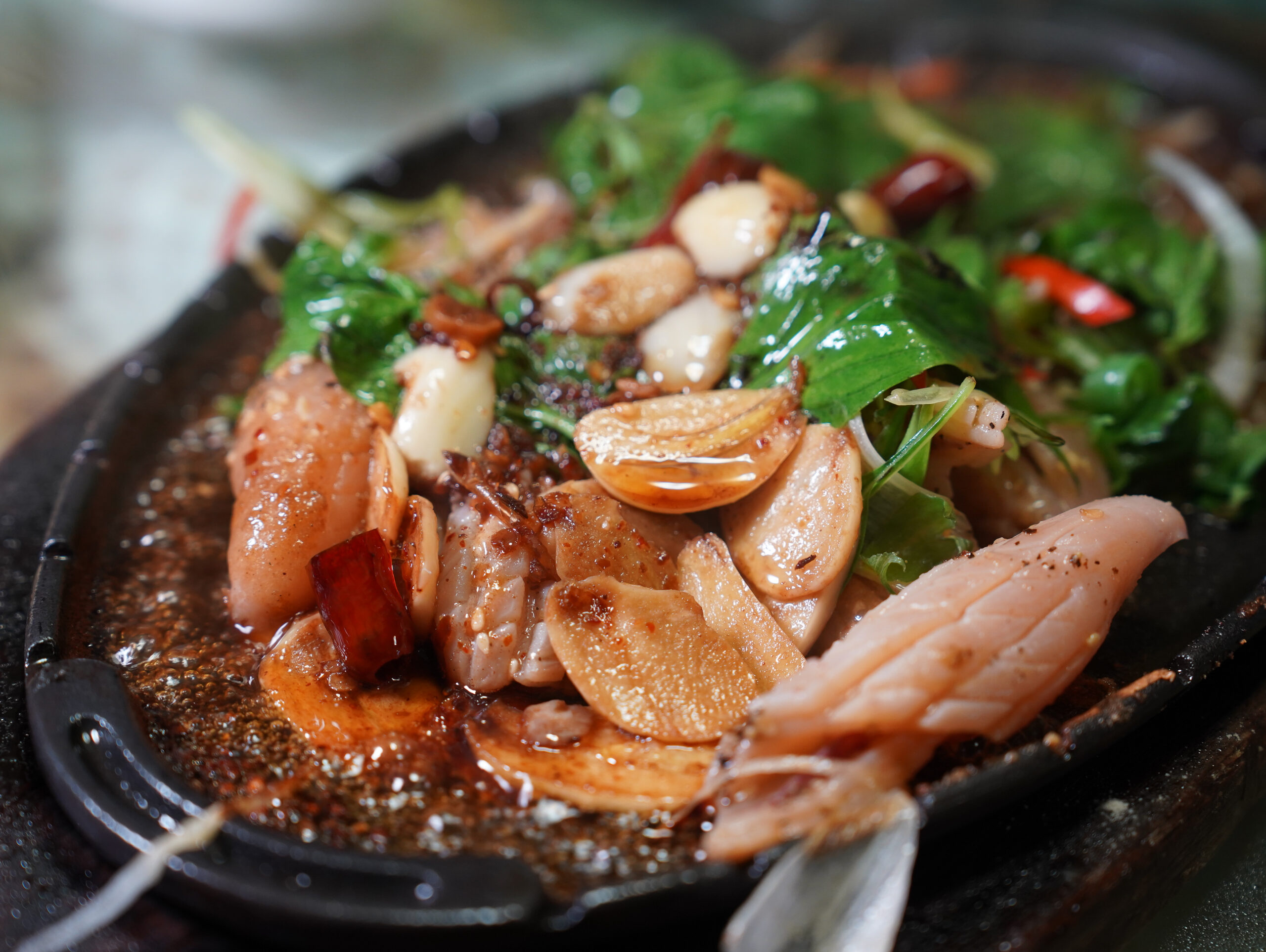 [花蓮美食]小毛牛肉麵-20年花蓮牛肉麵合菜也好吃，必點蒜酥鱈魚，鹹香滋味真是好