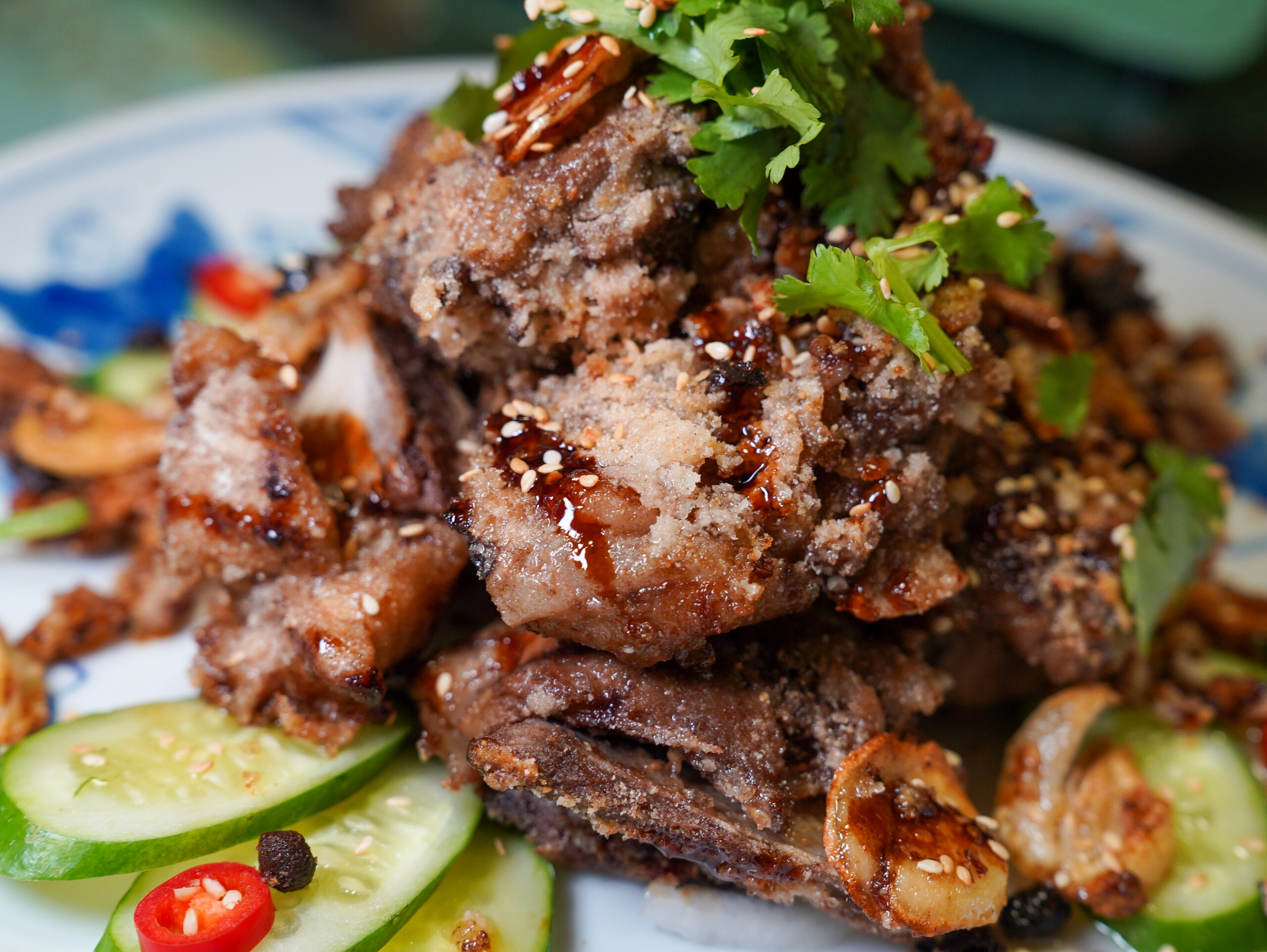 [花蓮美食]小毛牛肉麵-20年花蓮牛肉麵合菜也好吃，必點蒜酥鱈魚，鹹香滋味真是好