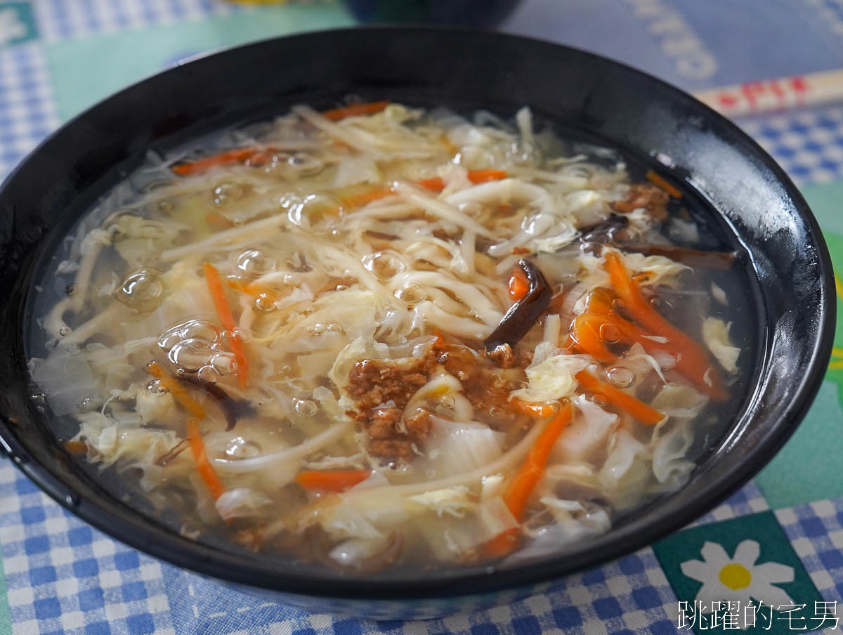 [花蓮美食]榮春小吃-50年老店滿滿眷村風格，必點水餃還有炒滷味