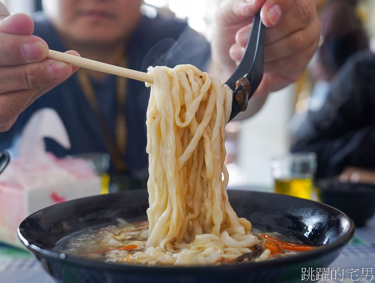 [花蓮美食]榮春小吃-50年老店滿滿眷村風格，必點水餃還有炒滷味