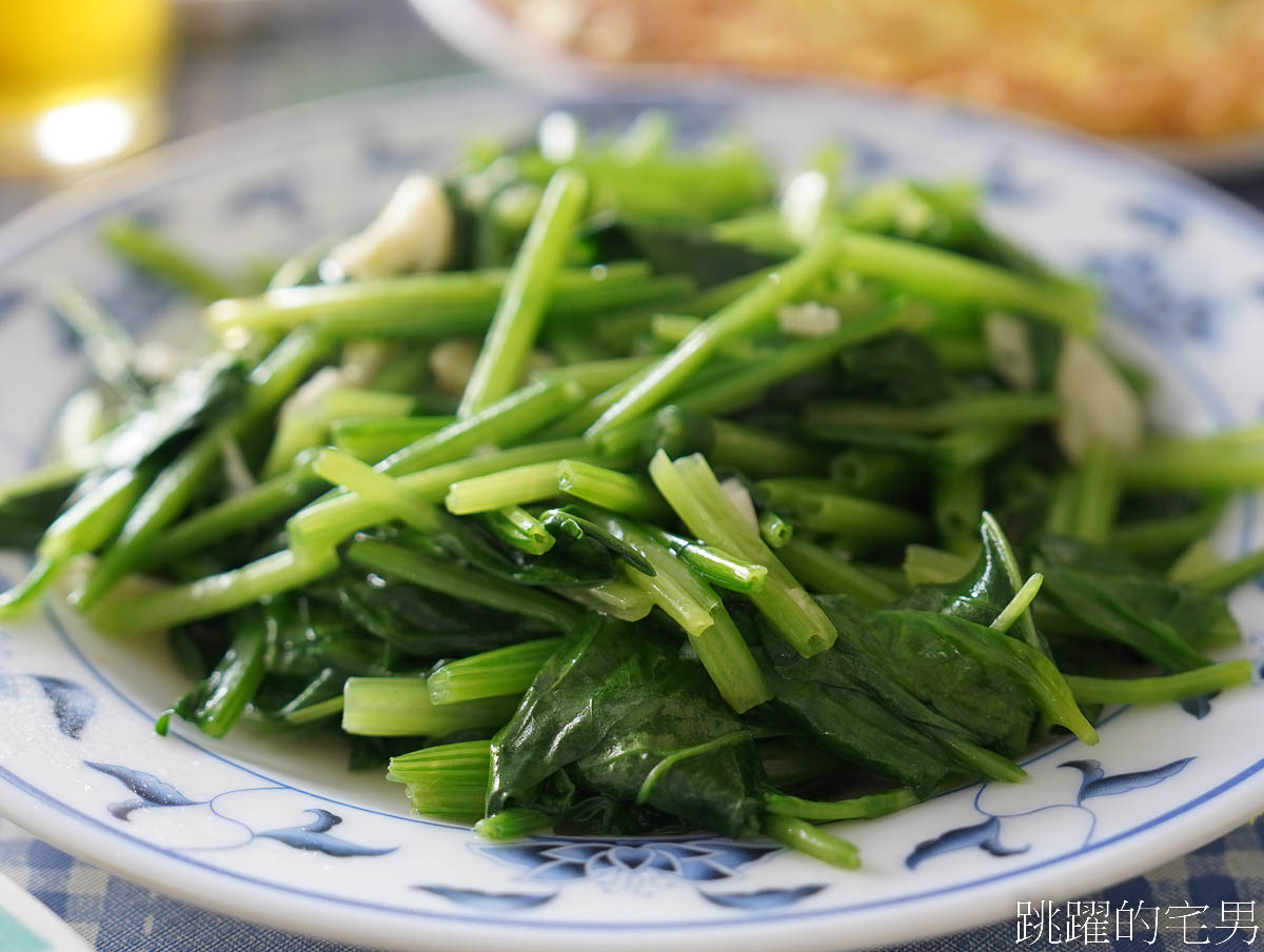 [花蓮美食]榮春小吃-50年老店滿滿眷村風格，必點水餃還有炒滷味