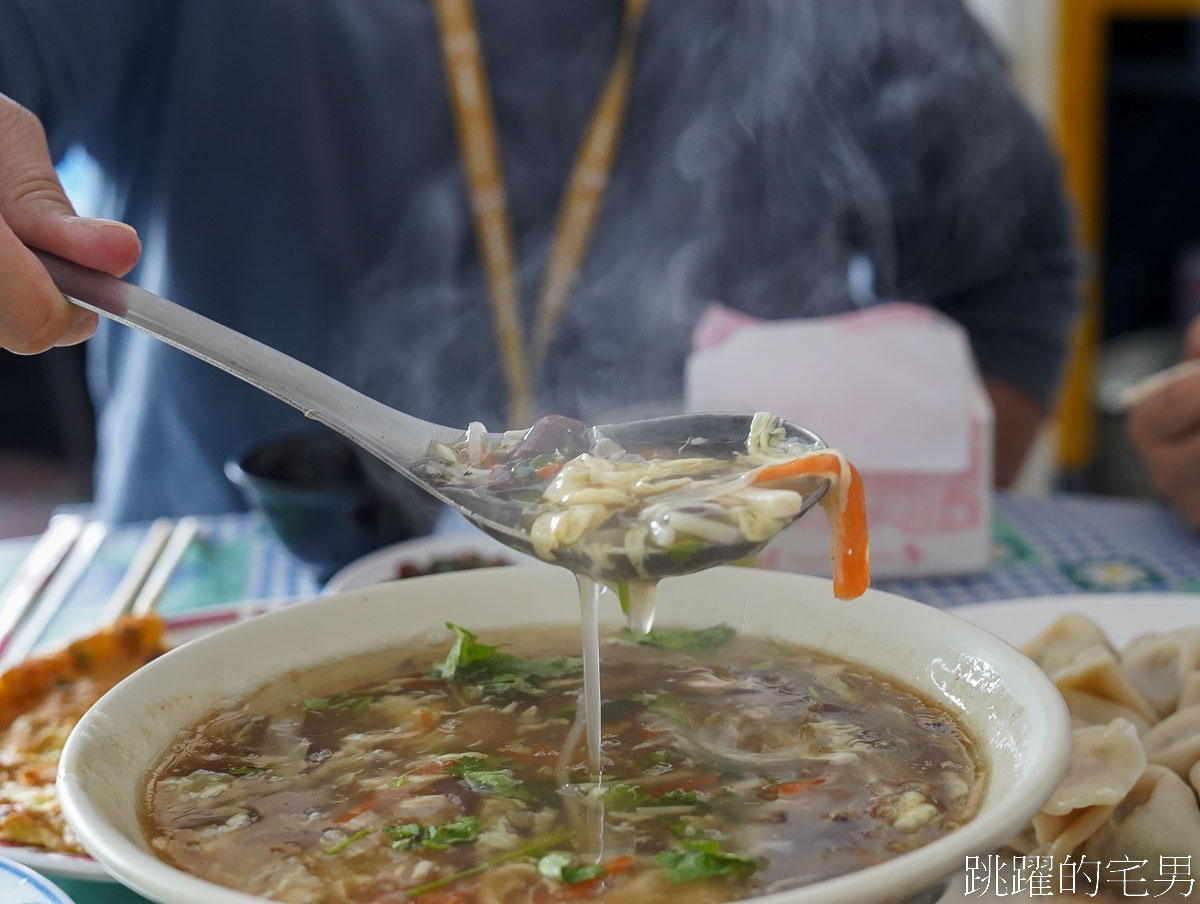 [花蓮美食]榮春小吃-50年老店滿滿眷村風格，必點水餃還有炒滷味