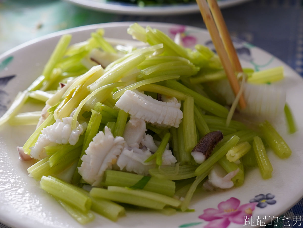 [花蓮美食]榮春小吃-50年老店滿滿眷村風格，必點水餃還有炒滷味