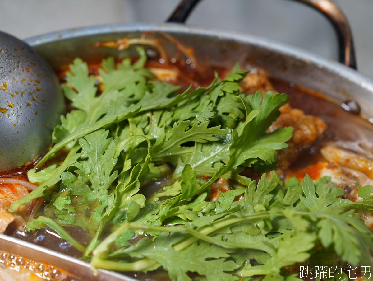 [花蓮美食]苗家美食-貴州火鍋用蕃茄自然發酵，酸湯鍋有夠好喝，麻辣鍋、肉丸子、脆麻餅必吃，還是素食喔!