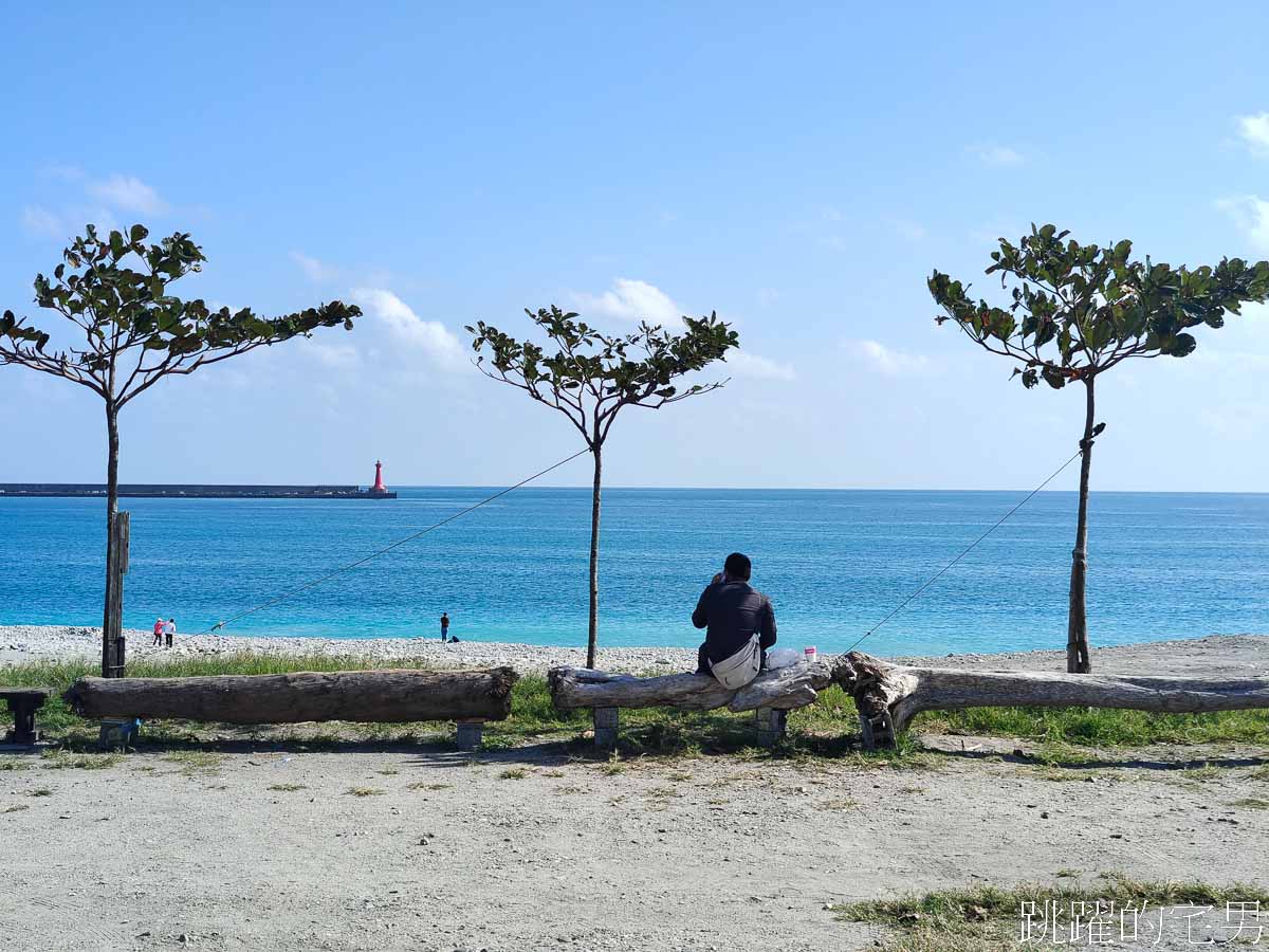 [花蓮市海景咖啡廳]戶不閉chill chill-花蓮市區也有看海咖啡廳，開到晚上12點，氣氛超好簡直就在國外，還在東大門夜市附近，花蓮海景咖啡廳推薦