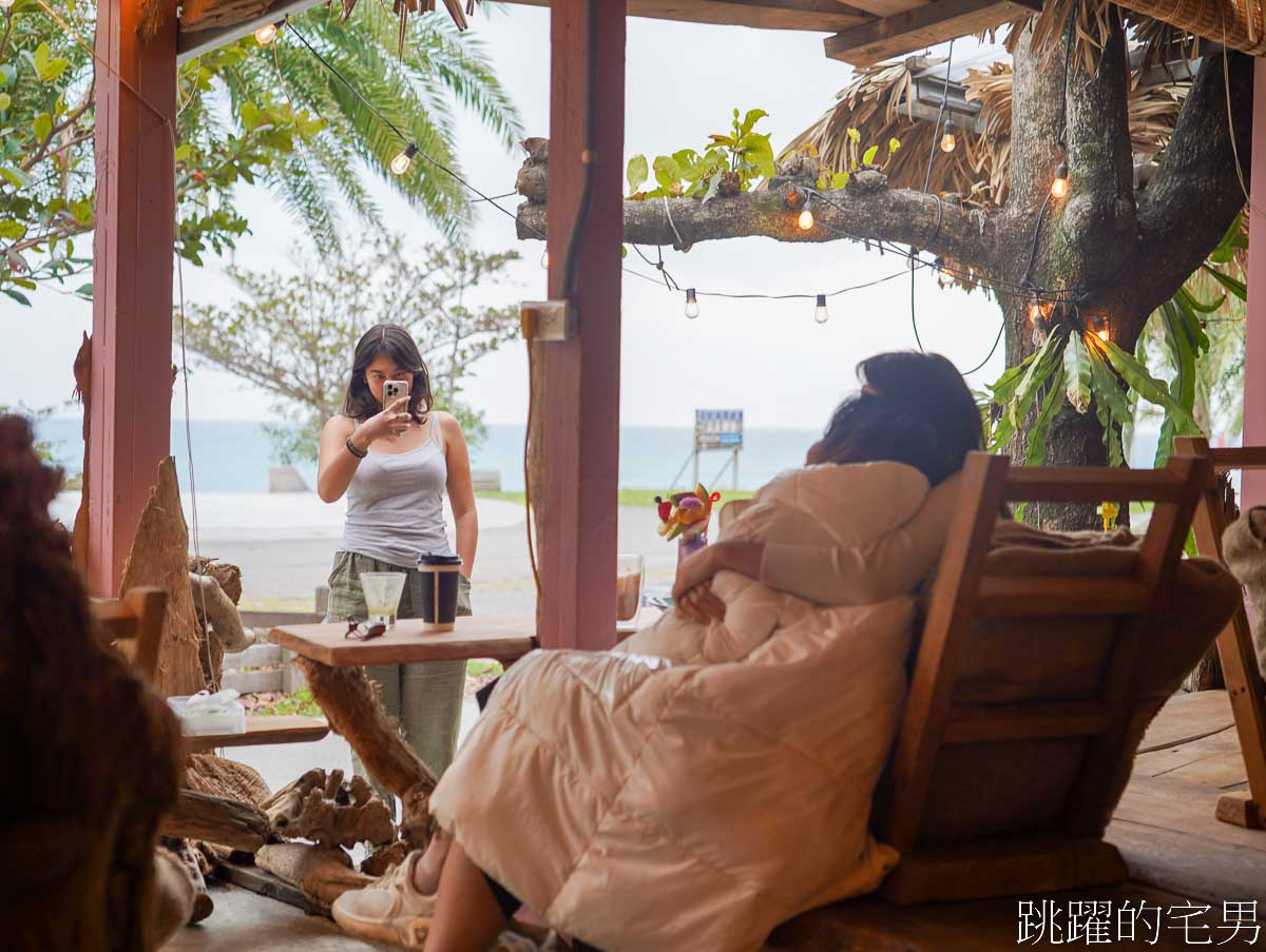 [花蓮市海景咖啡廳]戶不閉chill chill-花蓮市區也有看海咖啡廳，開到晚上12點，氣氛超好簡直就在國外，還在東大門夜市附近，花蓮海景咖啡廳推薦