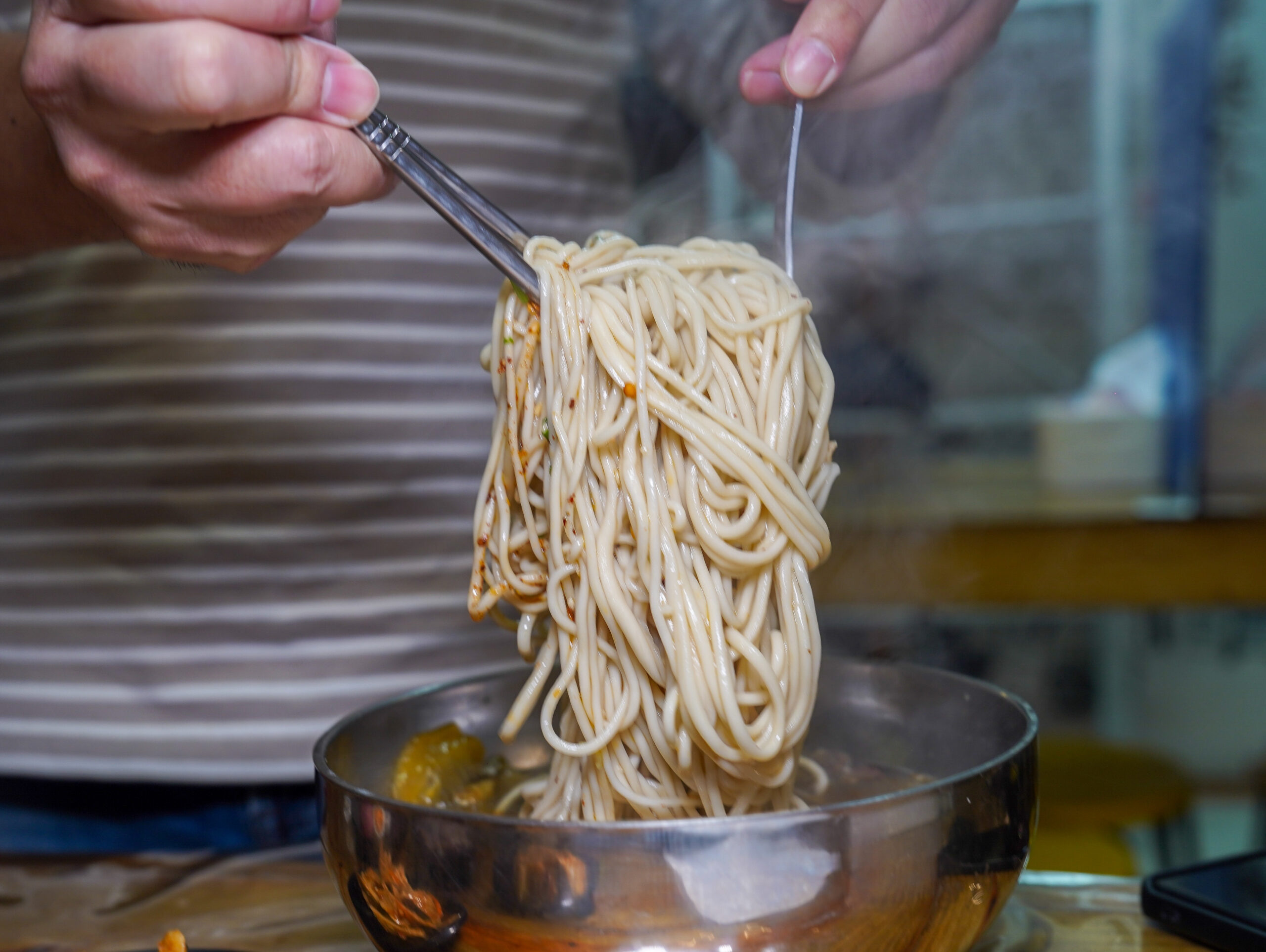 [壽豐美食]伊均蘭州拉麵-花蓮有蘭州拉麵我居然不知道，現點現做的麵條，份量多到我差點吃不完，東華大學美食