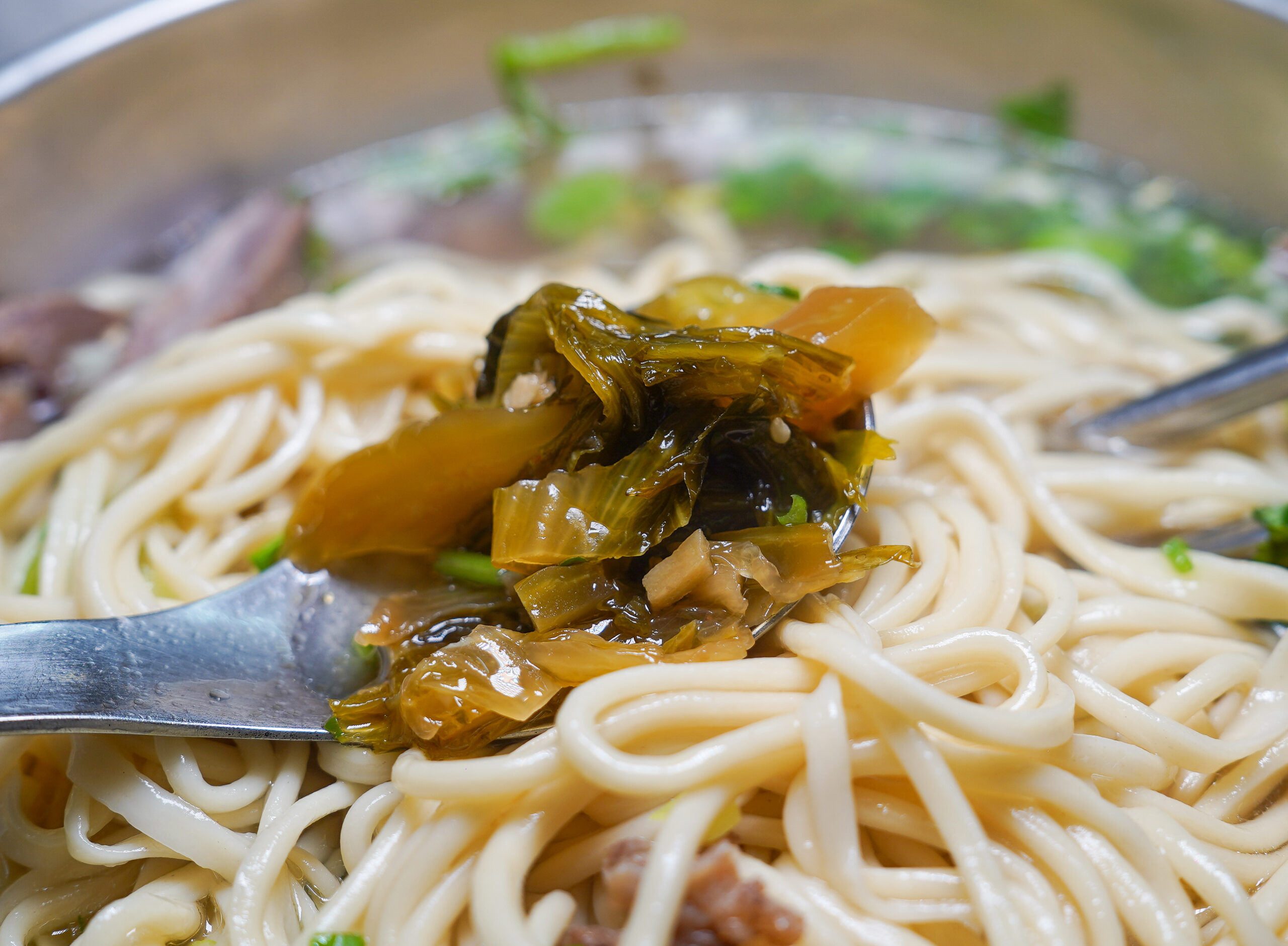 [壽豐美食]伊均蘭州拉麵-花蓮有蘭州拉麵我居然不知道，現點現做的麵條，份量多到我差點吃不完，東華大學美食