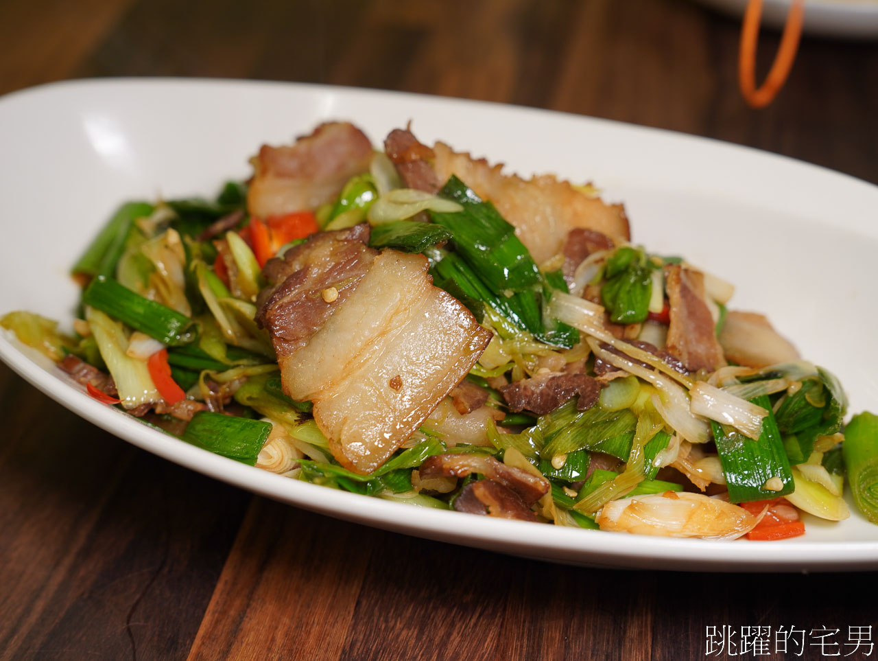 [花蓮美食]秘密海小館-轉型高質感餐廳，單人無菜單料理，3桌包場還可以唱歌，自家煙燻臘肉超好吃，還有提供素食合菜