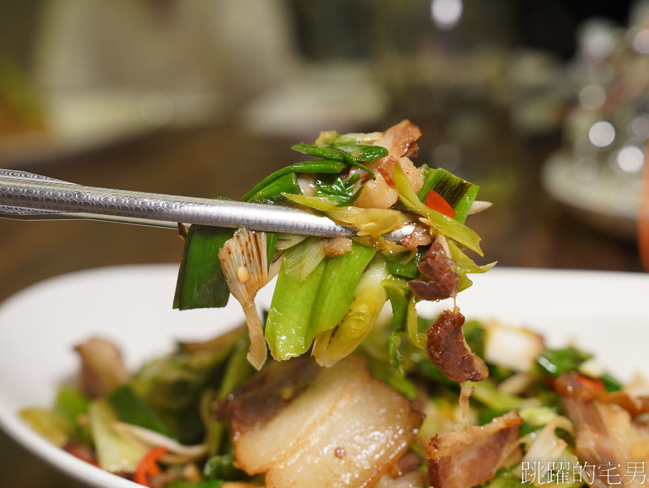 [花蓮美食]秘密海小館-轉型高質感餐廳，單人無菜單料理，3桌包場還可以唱歌，自家煙燻臘肉超好吃，還有提供素食合菜