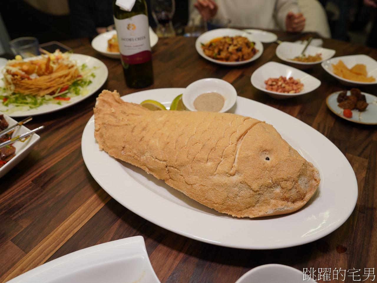 [花蓮美食]秘密海小館-轉型高質感餐廳，單人無菜單料理，3桌包場還可以唱歌，自家煙燻臘肉超好吃，還有提供素食合菜