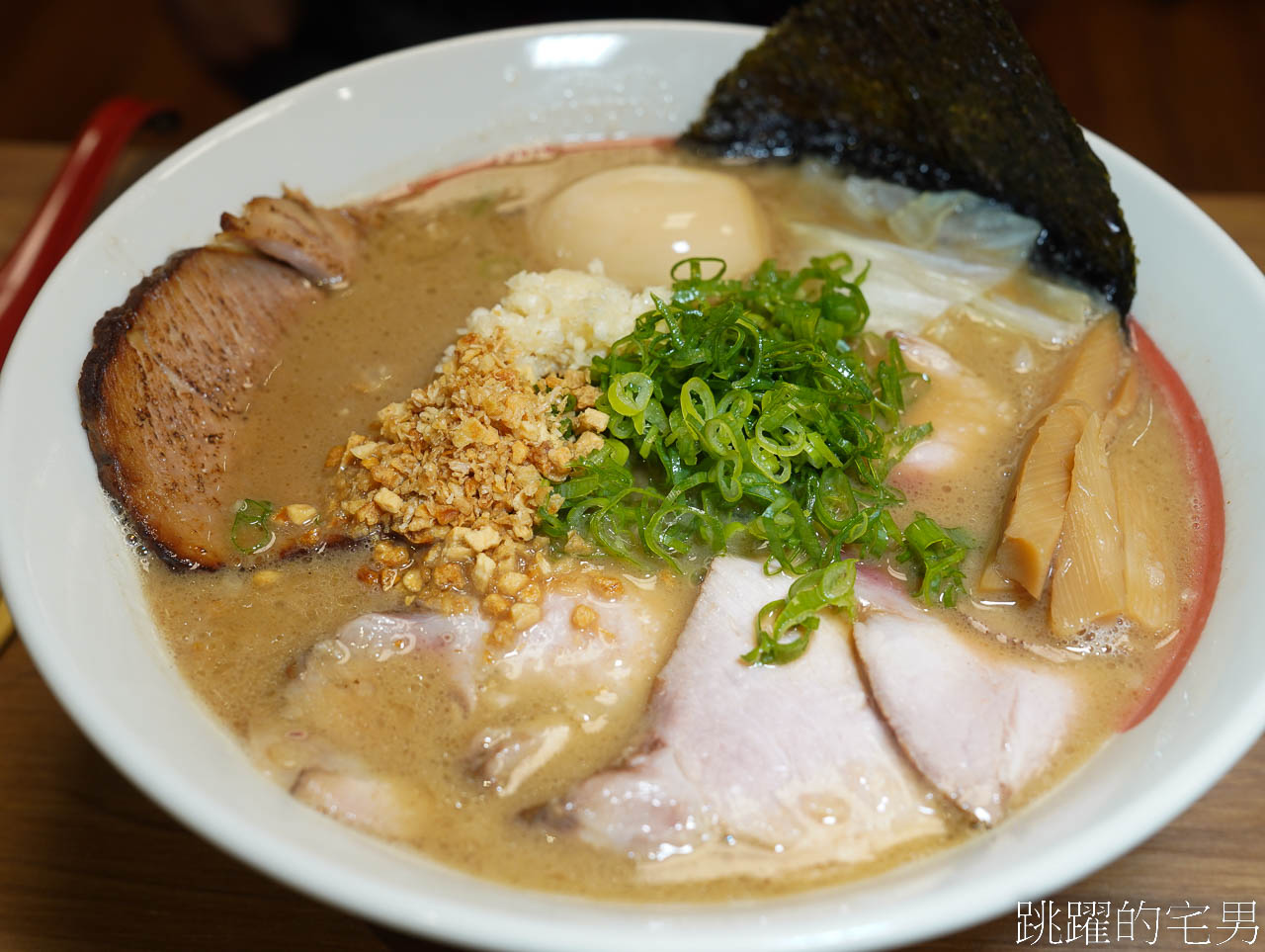 [花蓮美食]麵屋真打-未開店就有人排隊，還能免費加麵，叉燒飯肉也太多了吧，花蓮拉麵