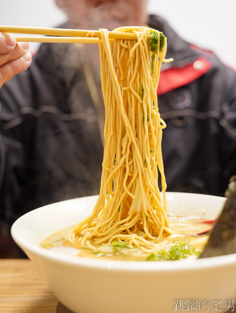 [花蓮美食]麵屋真打-未開店就有人排隊，還能免費加麵，叉燒飯肉也太多了吧，花蓮拉麵