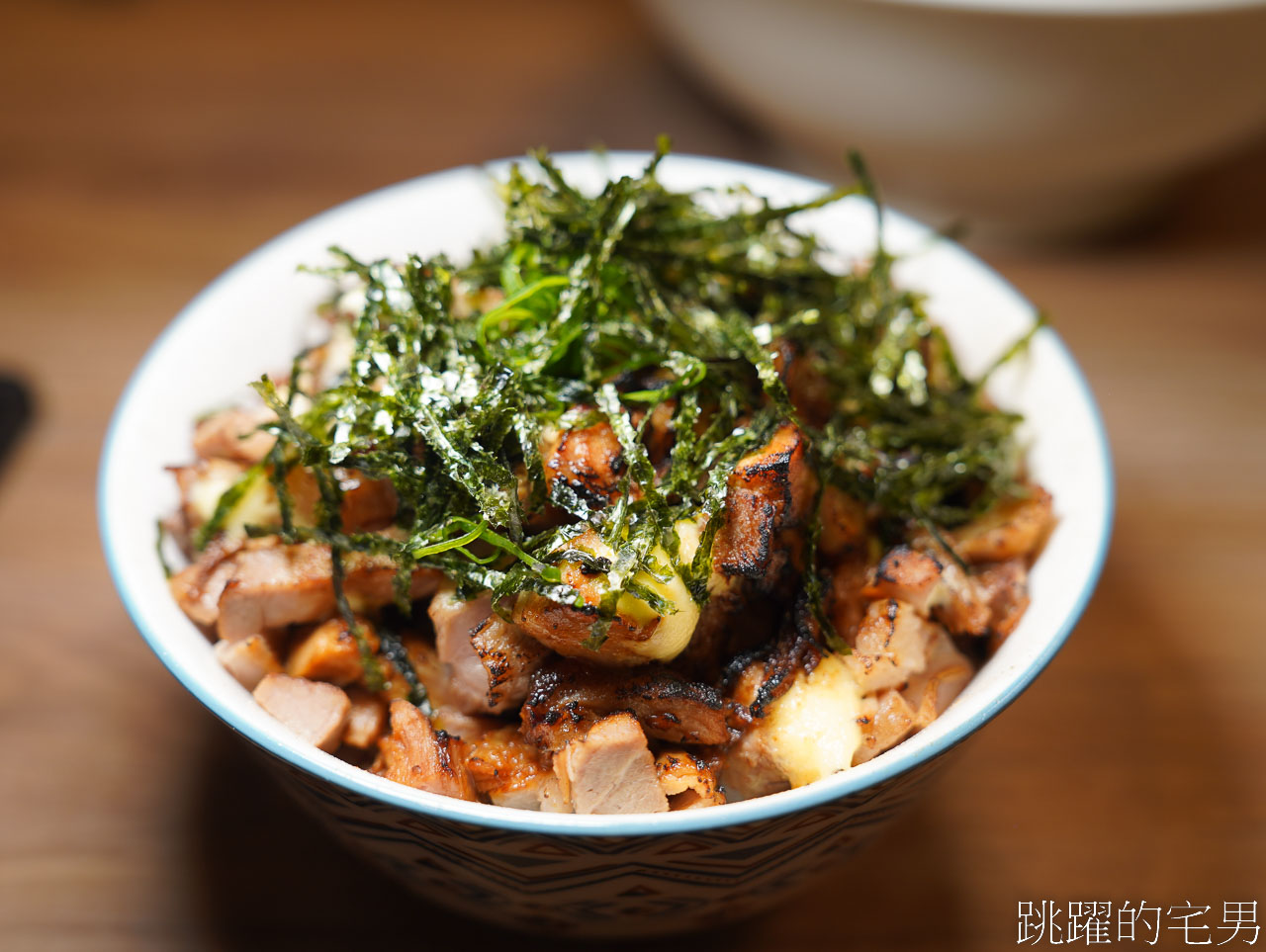 [花蓮美食]麵屋真打-未開店就有人排隊，還能免費加麵，叉燒飯肉也太多了吧，花蓮拉麵