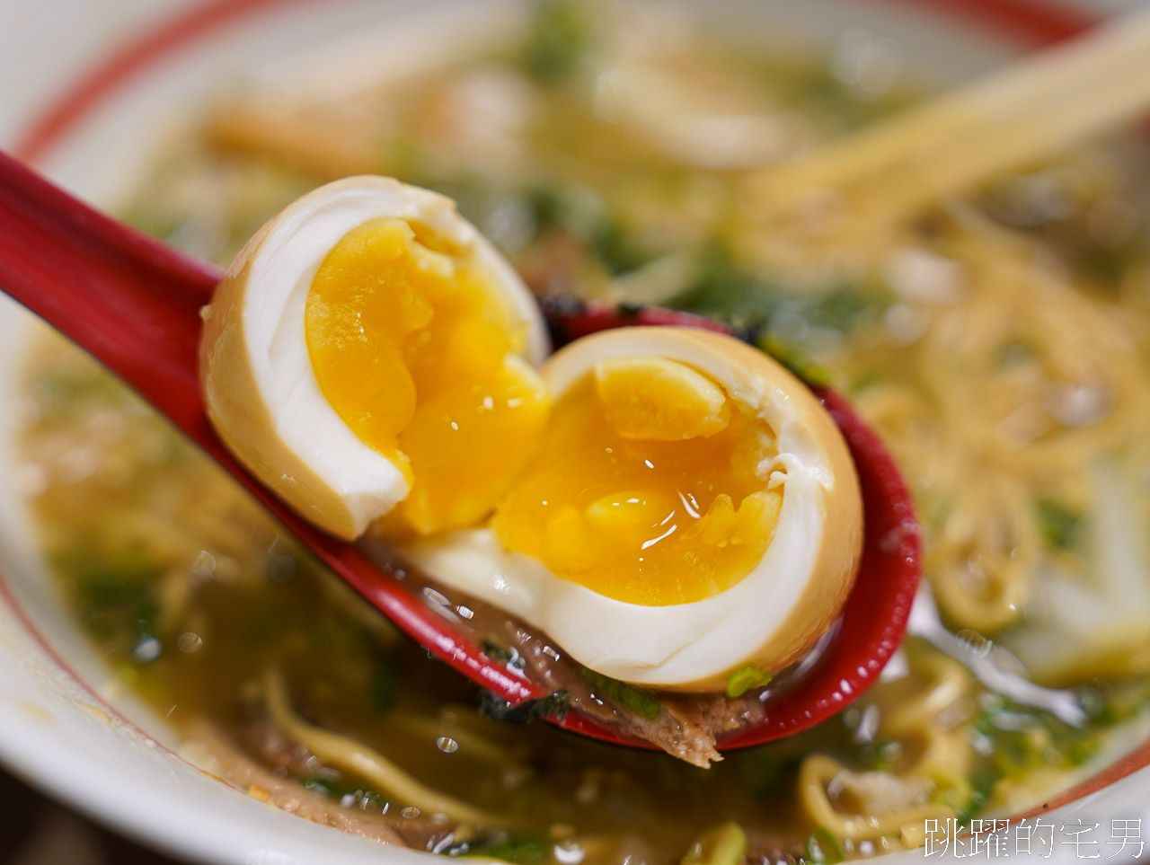 [花蓮美食]麵屋真打-未開店就有人排隊，還能免費加麵，叉燒飯肉也太多了吧，花蓮拉麵