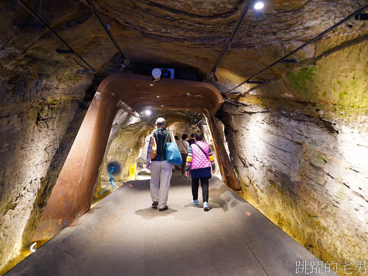 基隆景點「基隆塔」至高點俯瞰基隆山海、街景，基隆塔開放時間、停車資訊