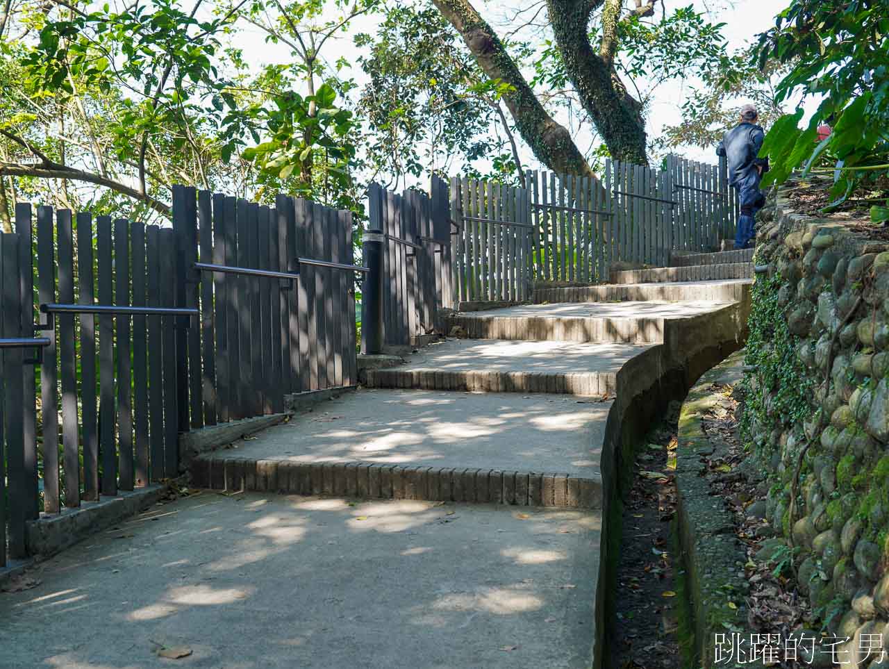 基隆景點「基隆塔」至高點俯瞰基隆山海、街景，基隆塔開放時間、停車資訊