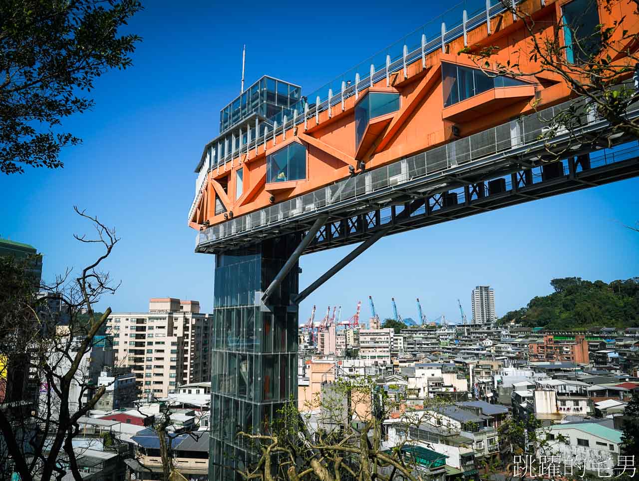 基隆景點「基隆塔」至高點俯瞰基隆山海、街景，基隆塔開放時間、停車資訊