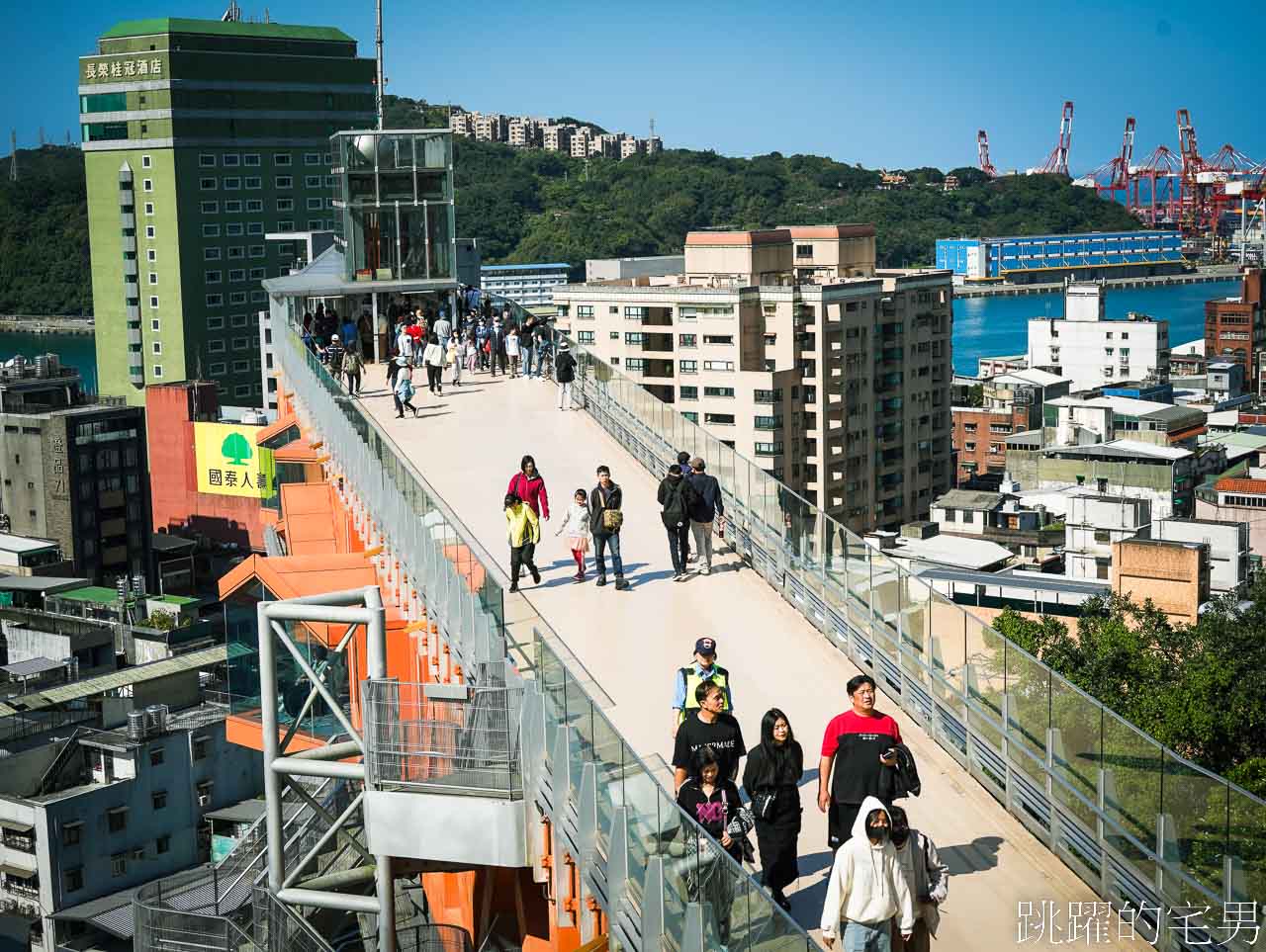 基隆景點「基隆塔」至高點俯瞰基隆山海、街景，基隆塔開放時間、停車資訊