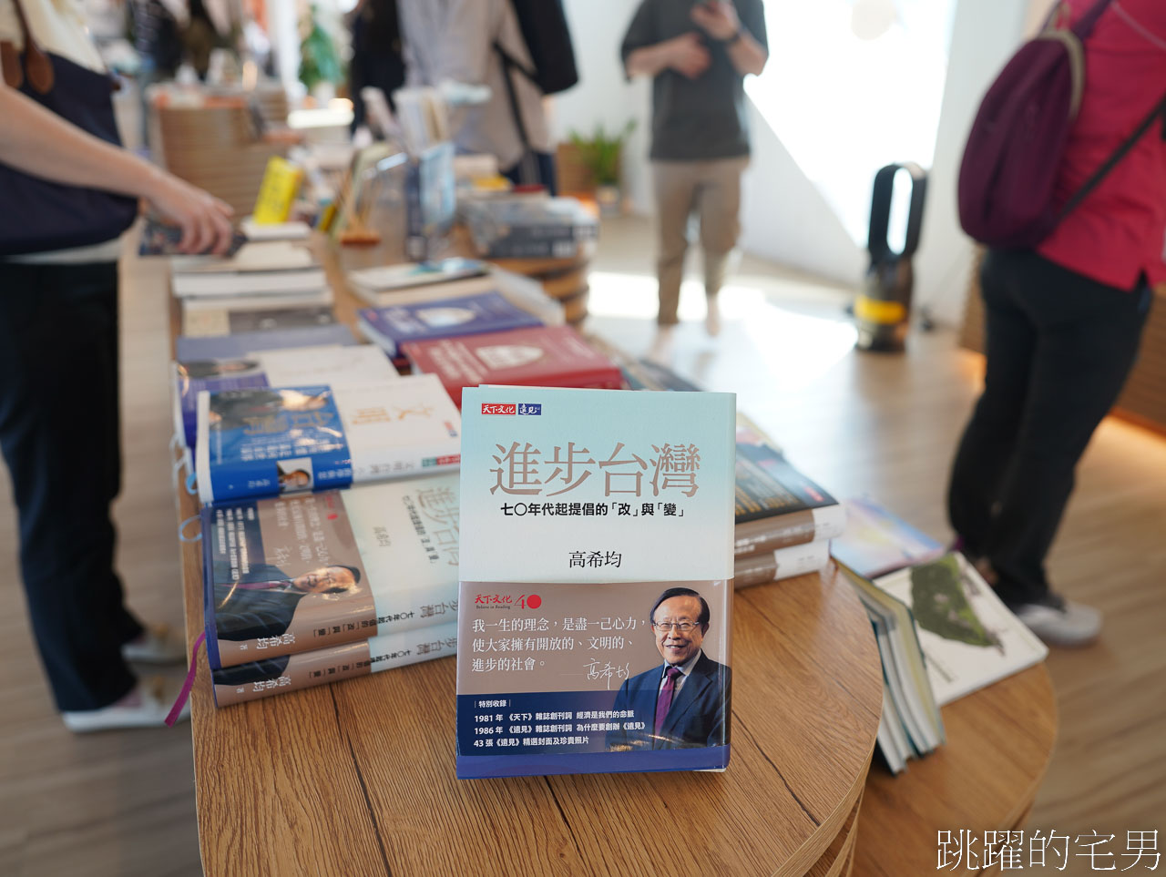 基隆景點「基隆塔」至高點俯瞰基隆山海、街景，基隆塔開放時間、停車資訊