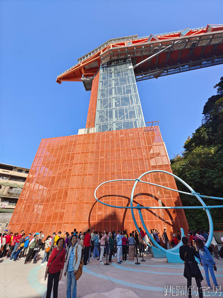 基隆景點「基隆塔」至高點俯瞰基隆山海、街景，基隆塔開放時間、停車資訊