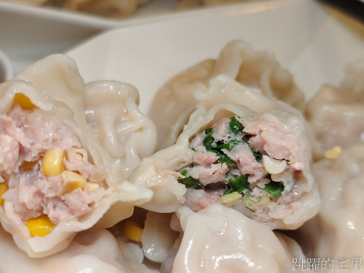 [花蓮美食]樂多廚房-這家花蓮水餃內餡紮實，口味還多達7種，炸彈蔥油麵樸實滋味越吃越好吃，辣椒認真辣，千萬別加太多，民國路美食