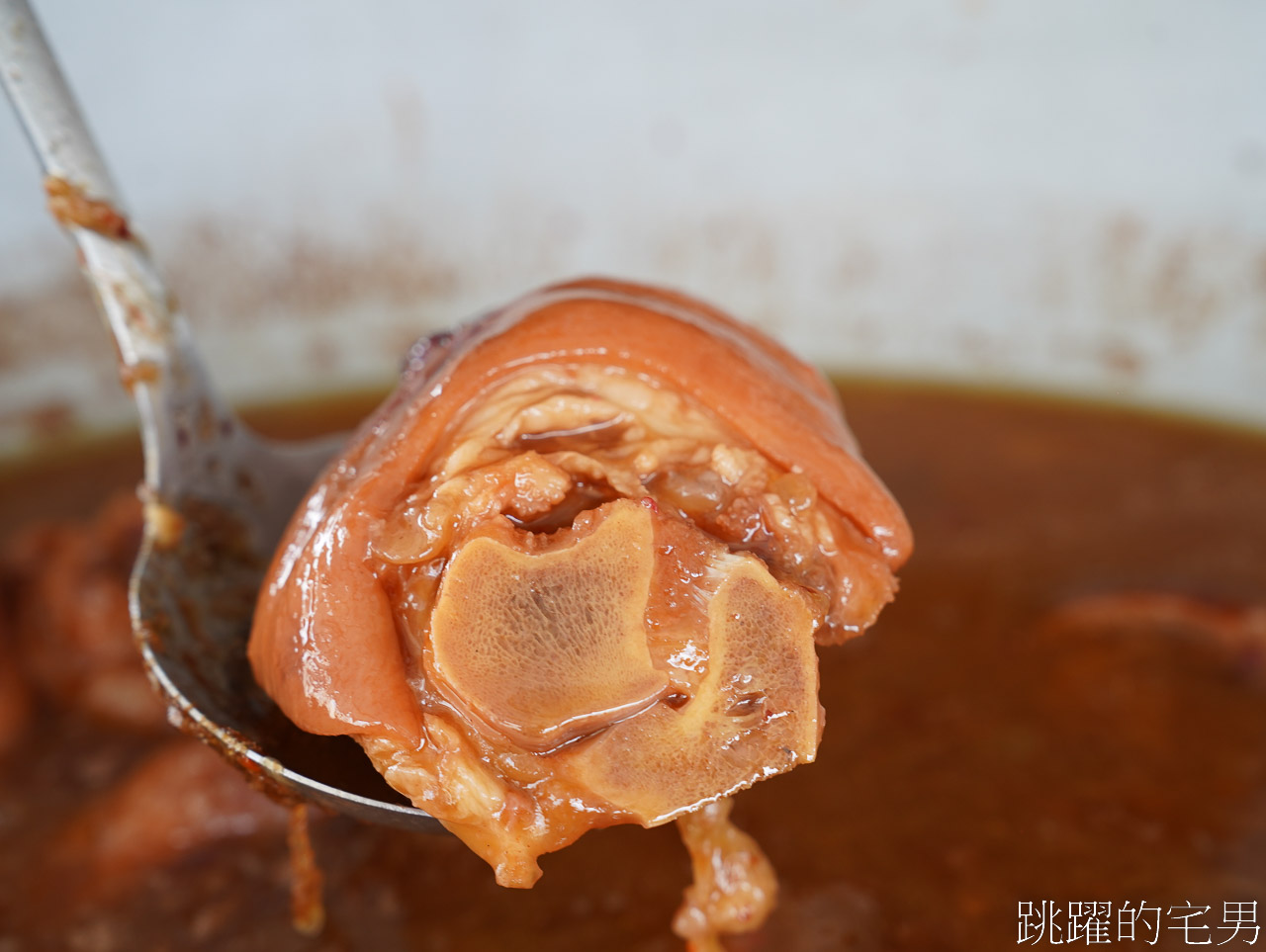 [吉安美食]飯飯之交-這家花蓮豬腳飯推薦必吃，還有南部口味豬皮滷肉飯，吃到嘴巴會黏起來，大推!