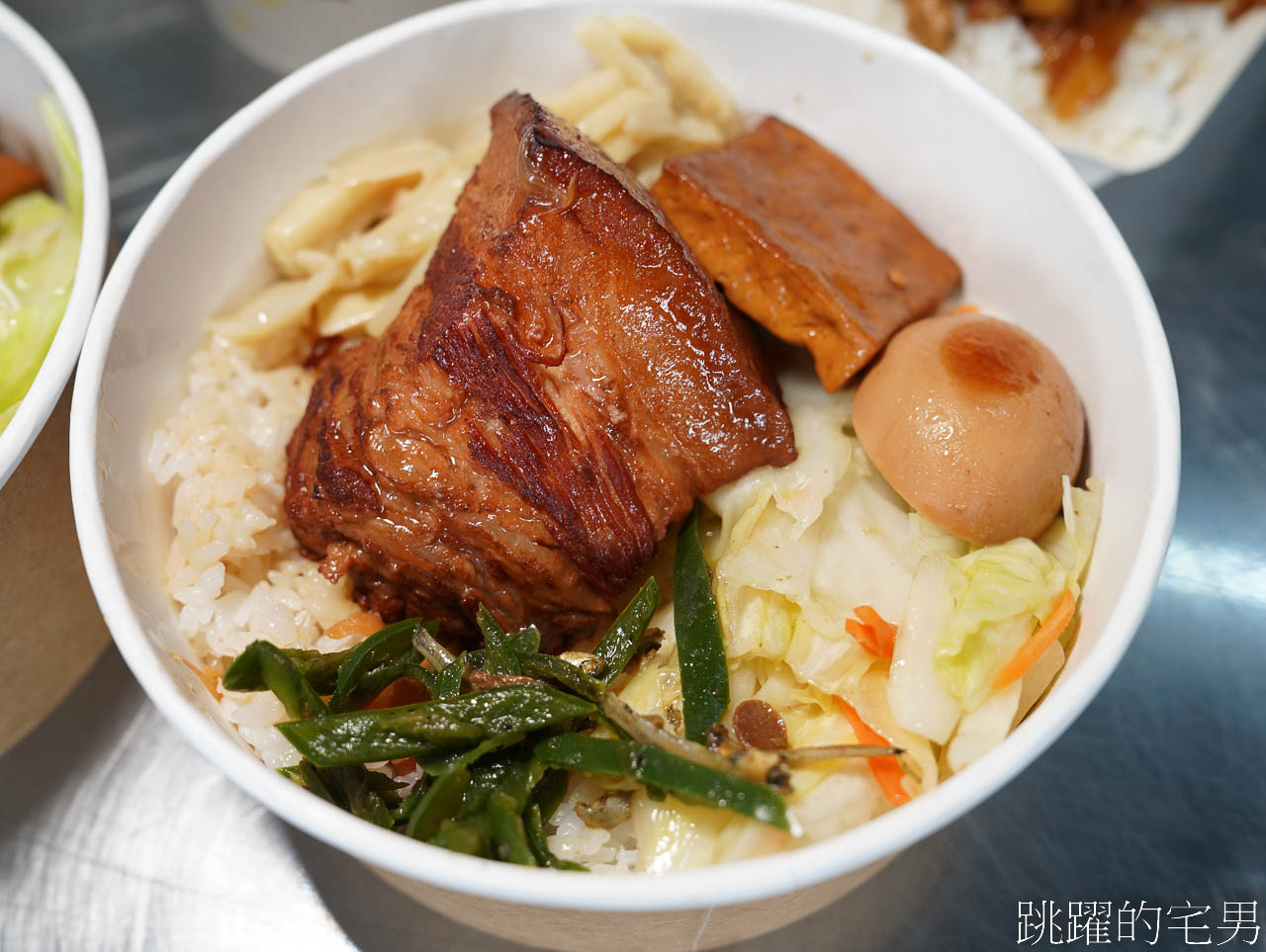 [吉安美食]飯飯之交-這家花蓮豬腳飯推薦必吃，還有南部口味豬皮滷肉飯，吃到嘴巴會黏起來，大推!