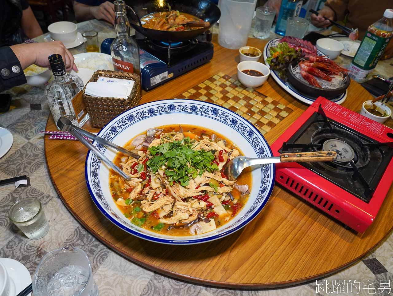 [花蓮美食]米那度海吧餐廳-花蓮海鮮超新鮮，酸菜魚、熱炒菜單豐富，紅麴鬼頭刀完全打到我的味蕾