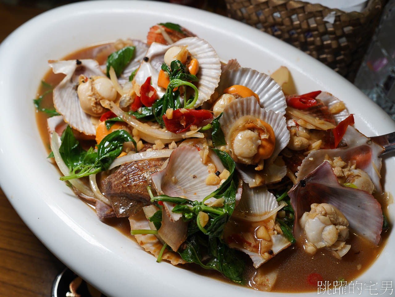 [花蓮美食]米那度海吧餐廳-花蓮海鮮超新鮮，酸菜魚、熱炒菜單豐富，紅麴鬼頭刀完全打到我的味蕾